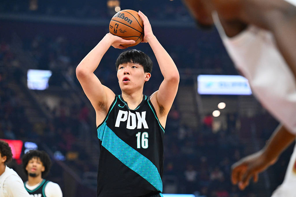 杨瀚森上5分钟送2分1板1助1帽 后三节枯坐板凳